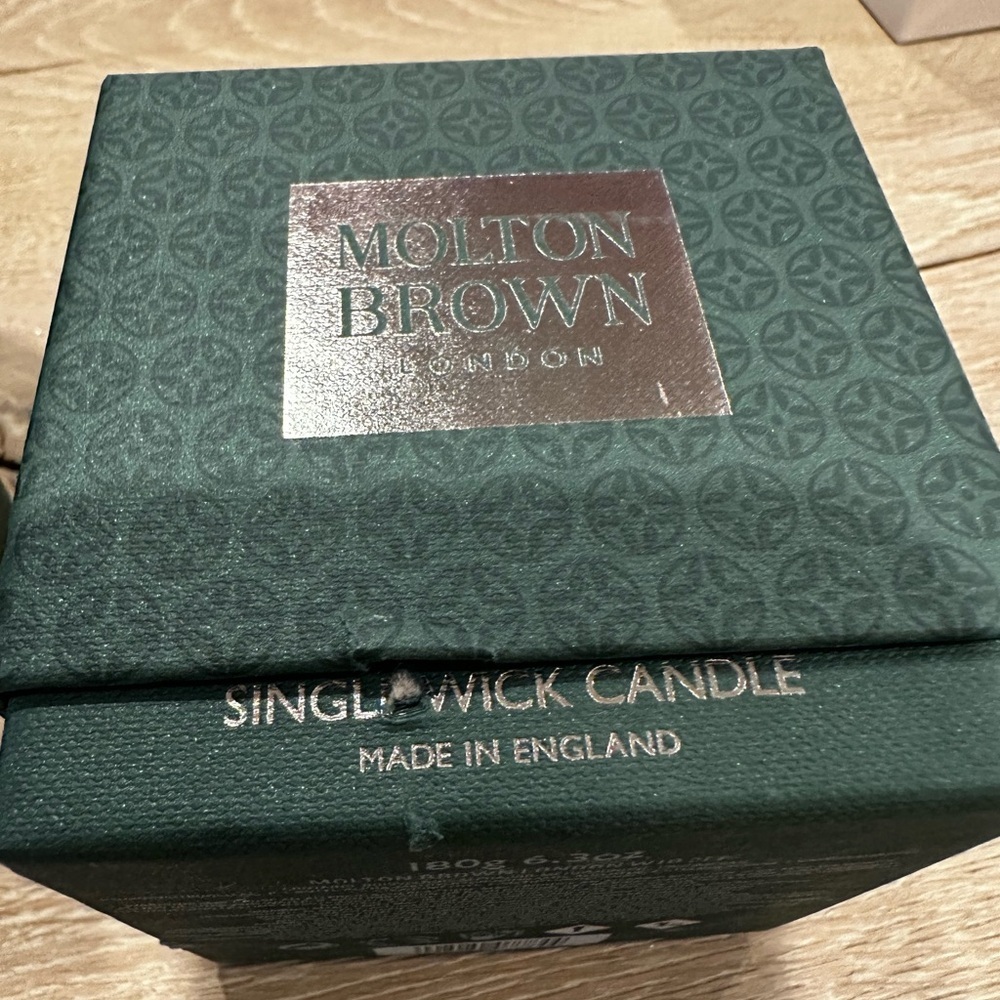 Molton Brown Emerald Candle with Box - Picture 3 of 7